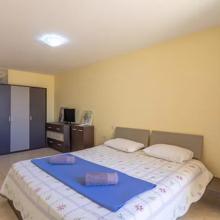Apartment Penthouse Tower Court - Happy *