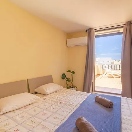 Penthouse Tower Court - Happy Apartment Zurrieq