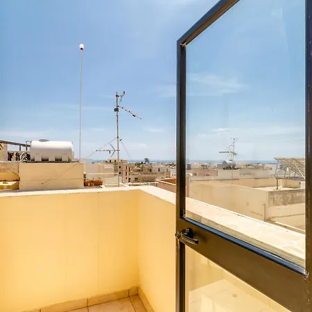 Apartment Penthouse Tower Court - Happy Zurrieq