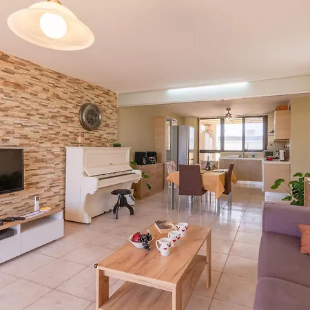 Penthouse Tower Court - Happy Apartment *